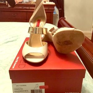 Shoe size 10 Saks 5th  bought $119 selling for$25